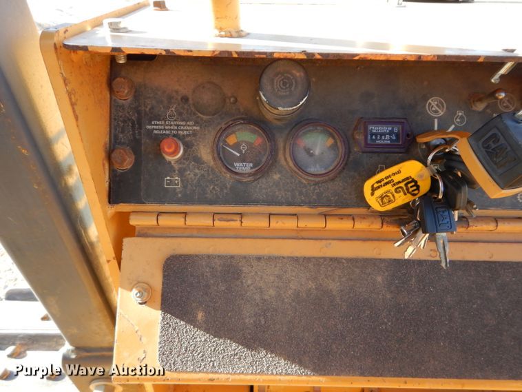 image for item HF9057 1998 Case 550G  dozer