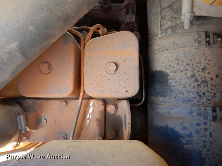 image for item HF9057 1998 Case 550G  dozer