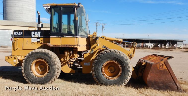 image for item HL9518 1999 Caterpillar 924F  wheel loader