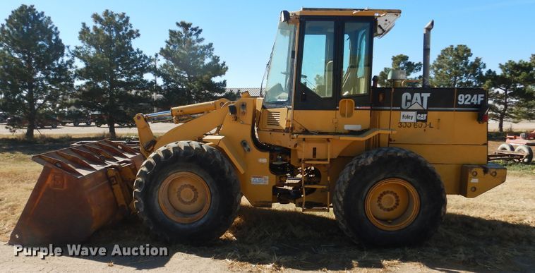 image for item HL9518 1999 Caterpillar 924F  wheel loader