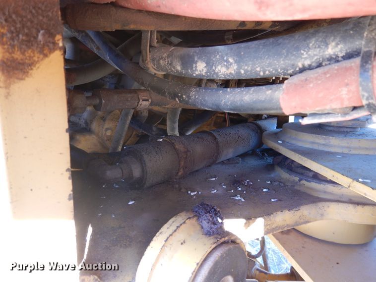 image for item HL9518 1999 Caterpillar 924F  wheel loader