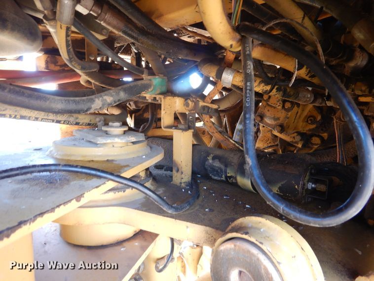 image for item HL9518 1999 Caterpillar 924F  wheel loader