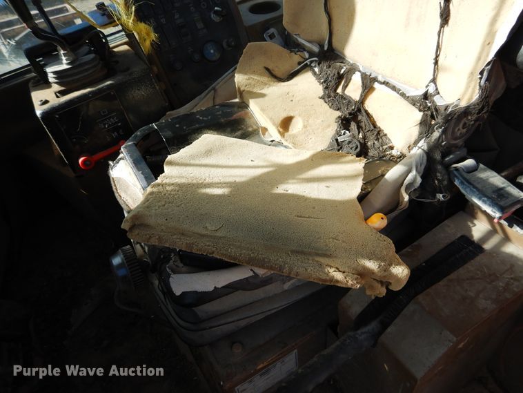 image for item HL9518 1999 Caterpillar 924F  wheel loader