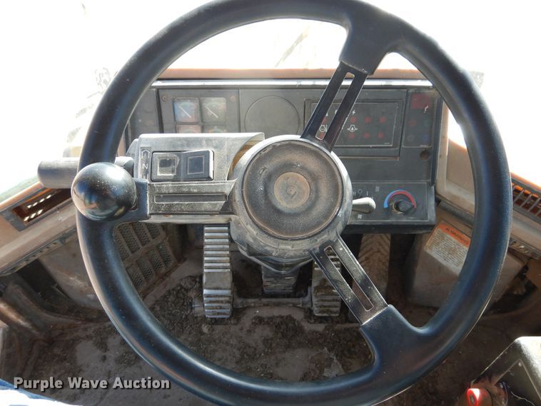 image for item HL9518 1999 Caterpillar 924F  wheel loader