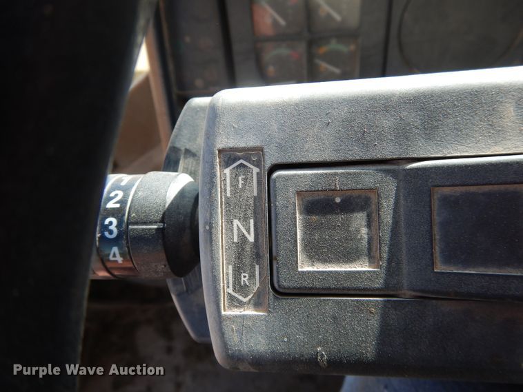 image for item HL9518 1999 Caterpillar 924F  wheel loader