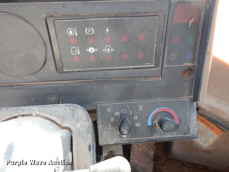 image for item HL9518 1999 Caterpillar 924F  wheel loader