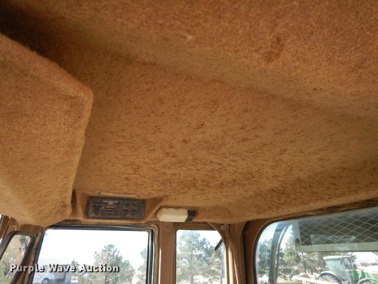 image for item HL9518 1999 Caterpillar 924F  wheel loader