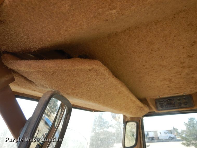 image for item HL9518 1999 Caterpillar 924F  wheel loader