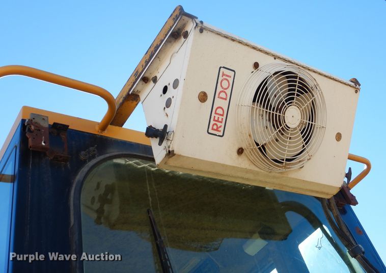 image for item HL9518 1999 Caterpillar 924F  wheel loader