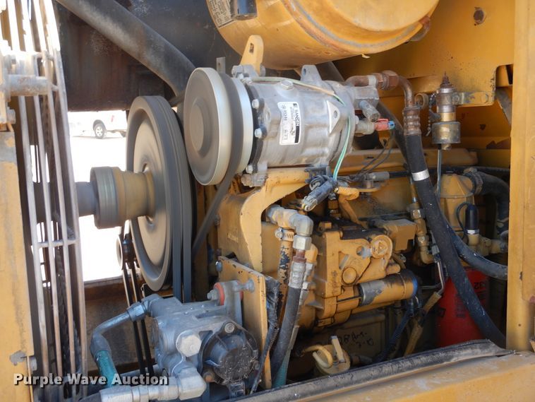 image for item HL9518 1999 Caterpillar 924F  wheel loader