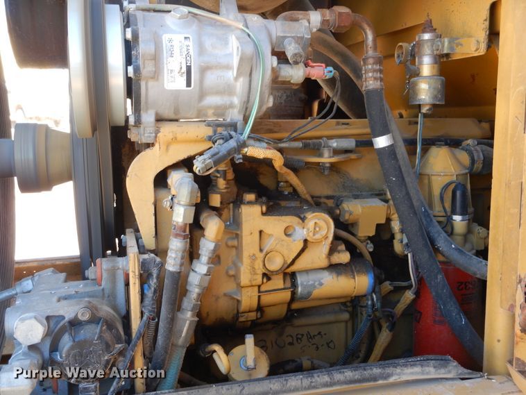 image for item HL9518 1999 Caterpillar 924F  wheel loader