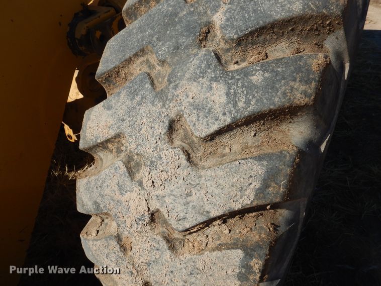 image for item HL9518 1999 Caterpillar 924F  wheel loader