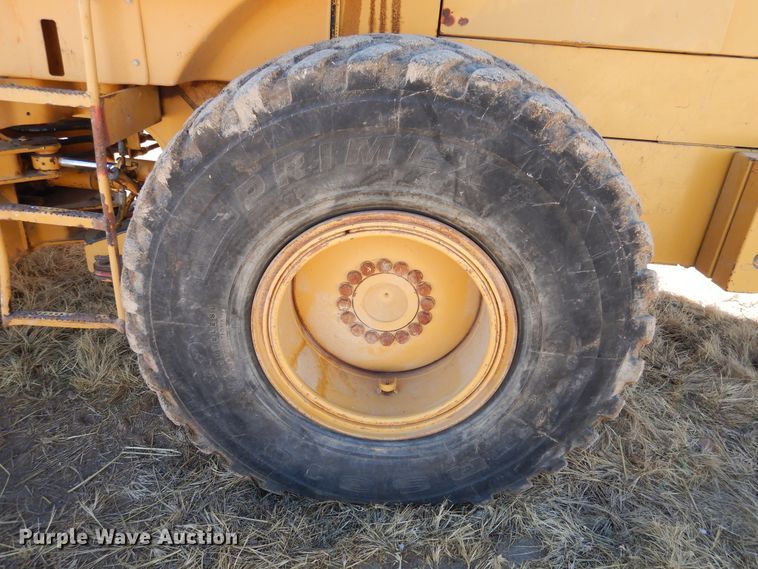 image for item HL9518 1999 Caterpillar 924F  wheel loader