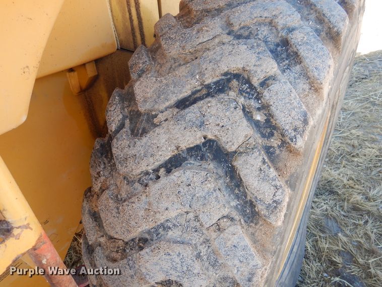 image for item HL9518 1999 Caterpillar 924F  wheel loader