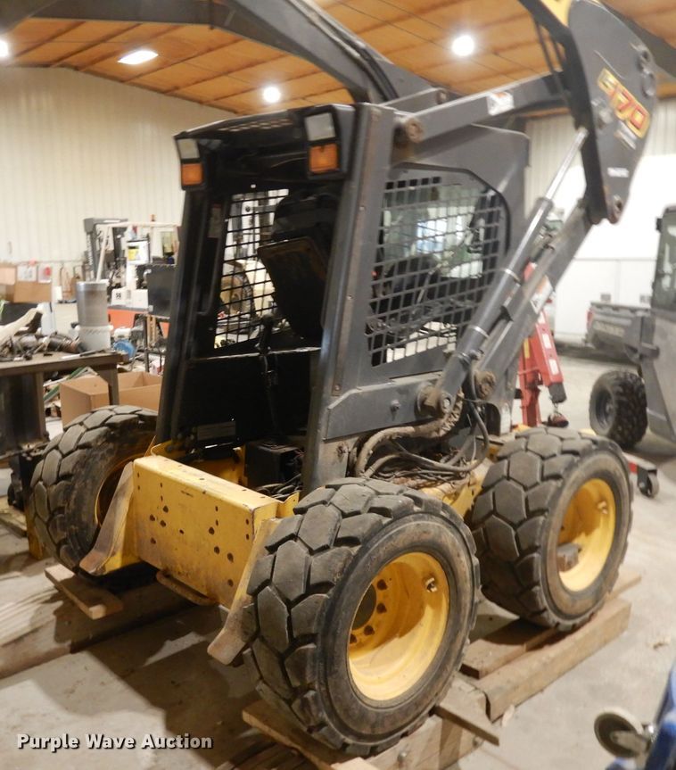 image for item HN9425 2006 New Holland L170  skid steer loader