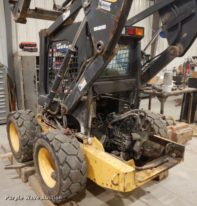 image for item HN9425 2006 New Holland L170  skid steer loader
