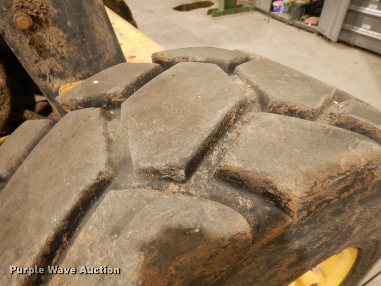 image for item HN9425 2006 New Holland L170  skid steer loader