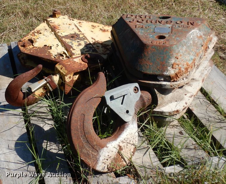 image for item HR9617 (3) crane blocks