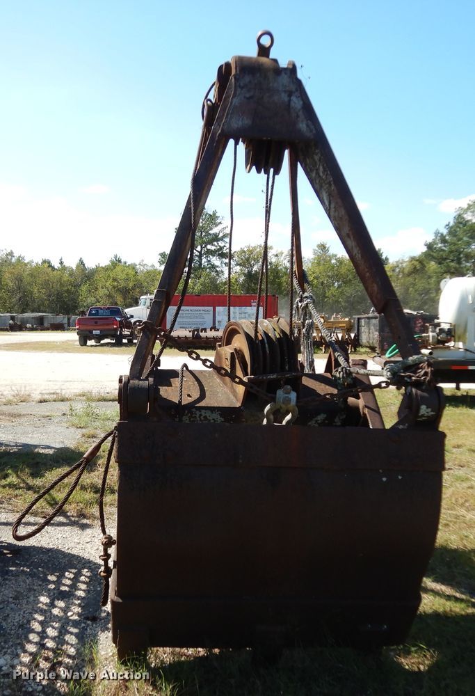 image for item HR9619 Hendrix 40MS clamshell bucket