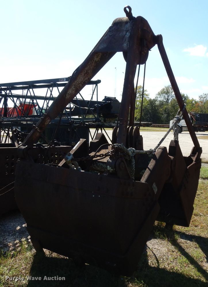 image for item HR9619 Hendrix 40MS clamshell bucket