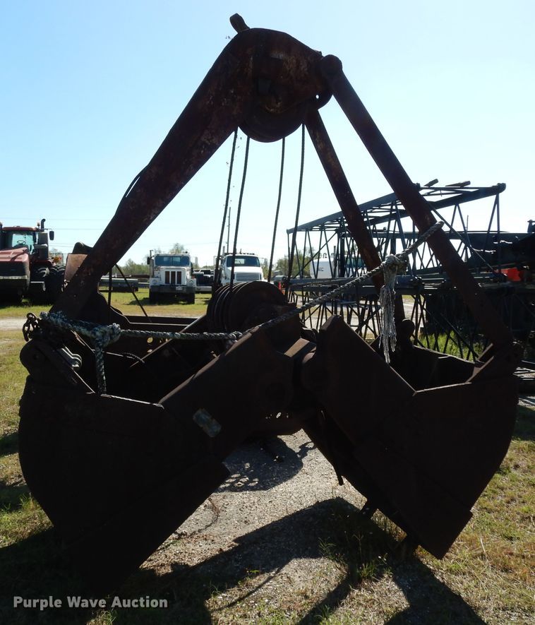 image for item HR9619 Hendrix 40MS clamshell bucket