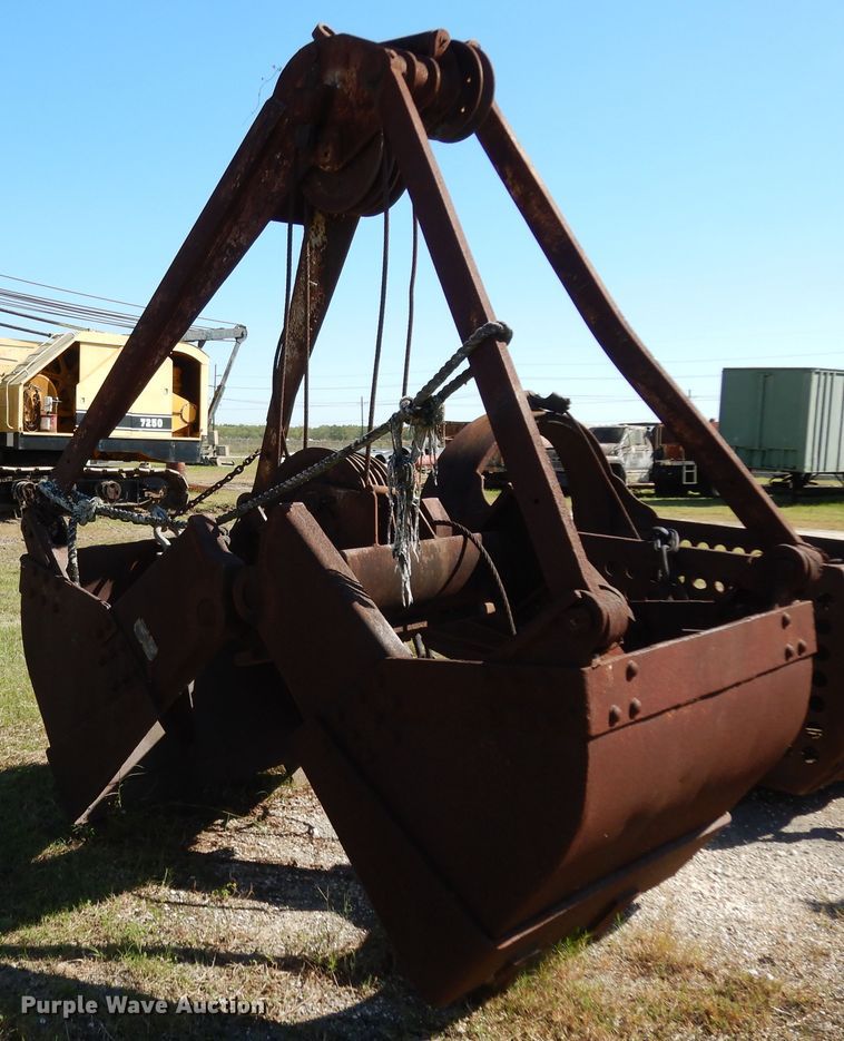 image for item HR9619 Hendrix 40MS clamshell bucket