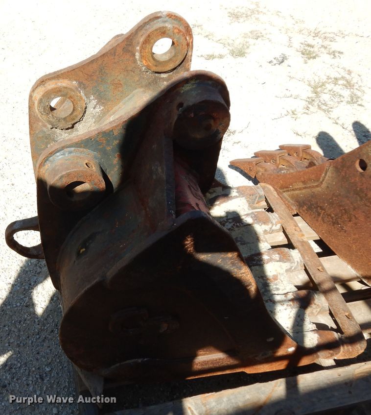 image for item HR9624 (3) excavator buckets