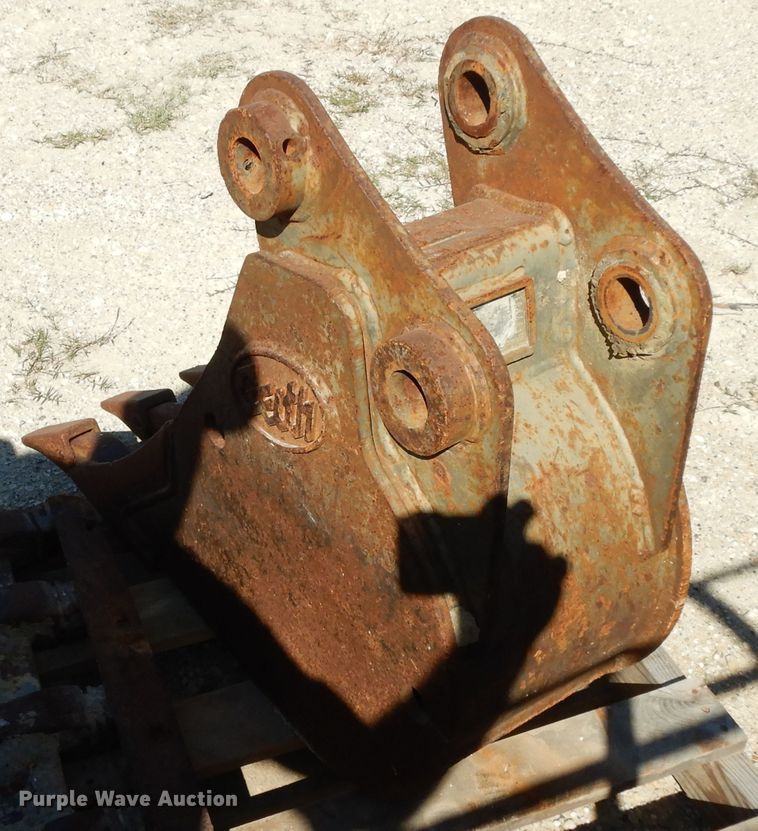 image for item HR9624 (3) excavator buckets