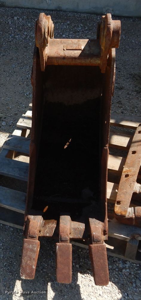image for item HR9624 (3) excavator buckets