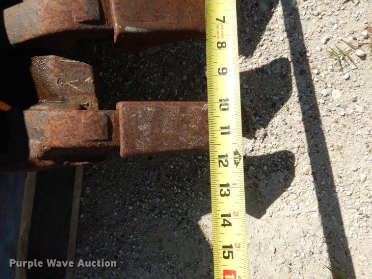 image for item HR9624 (3) excavator buckets