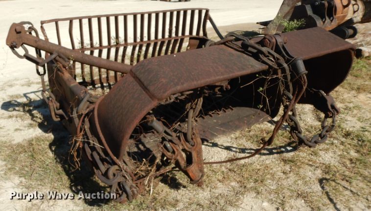 image for item HR9626 (2) crane buckets