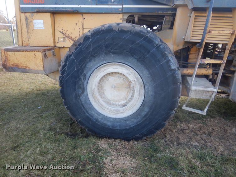 image for item HS9410 1990 Komatsu WA500-1L  wheel loader