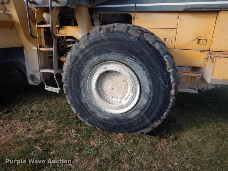 image for item HS9410 1990 Komatsu WA500-1L  wheel loader