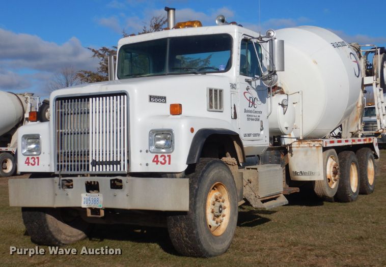 image for item HS9411 1999 International Paystar 5000  ready mix truck
