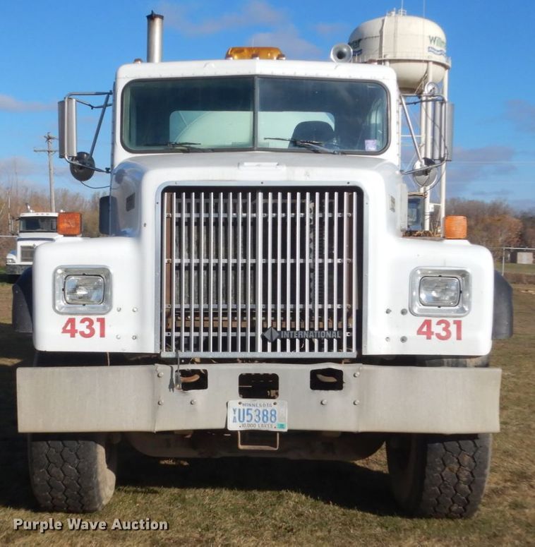 image for item HS9411 1999 International Paystar 5000  ready mix truck