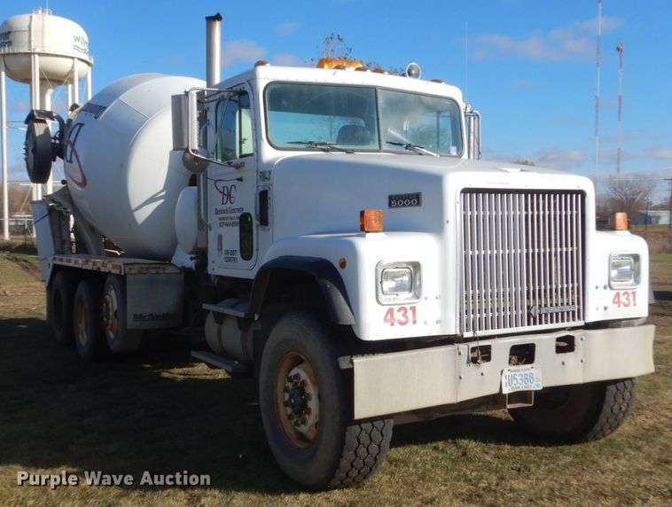 image for item HS9411 1999 International Paystar 5000  ready mix truck