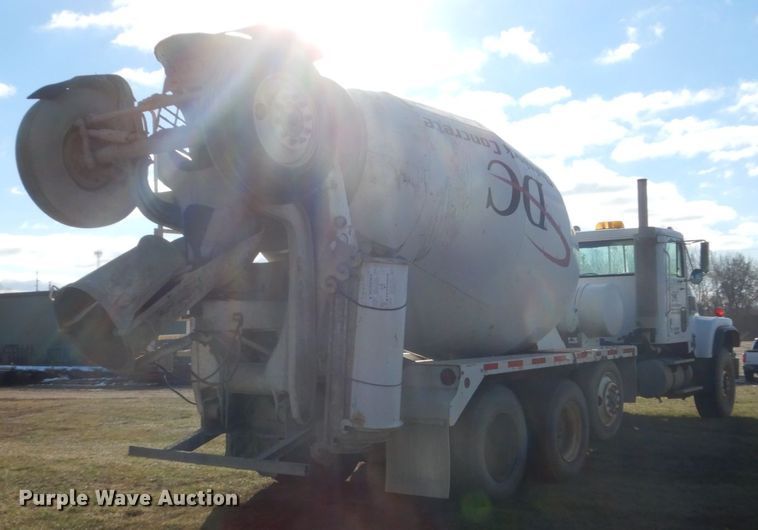 image for item HS9411 1999 International Paystar 5000  ready mix truck