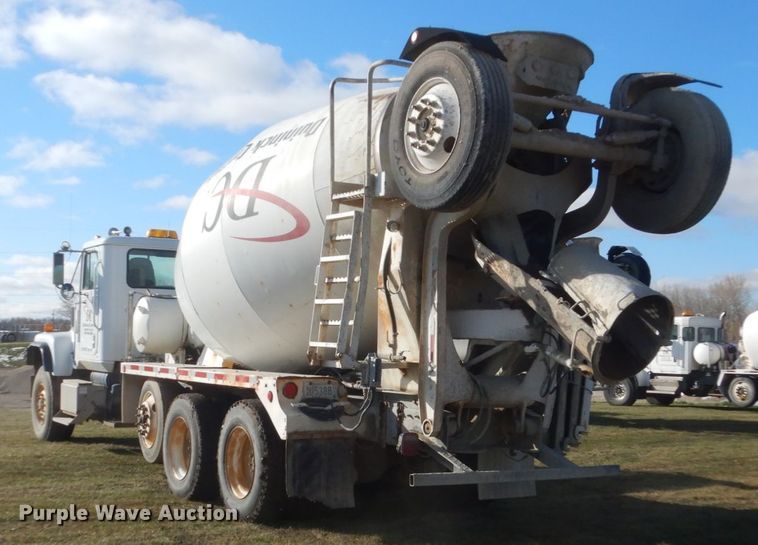 image for item HS9411 1999 International Paystar 5000  ready mix truck