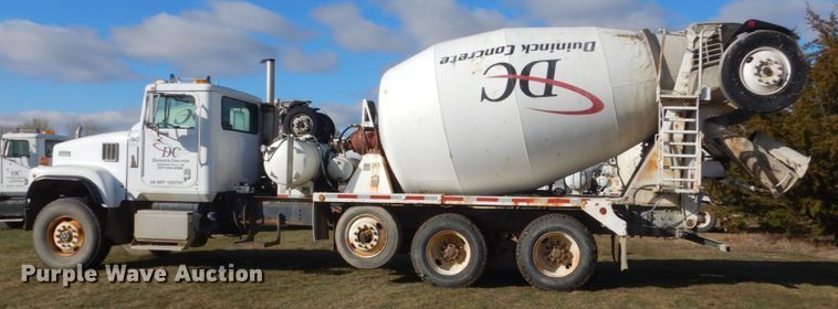 image for item HS9411 1999 International Paystar 5000  ready mix truck