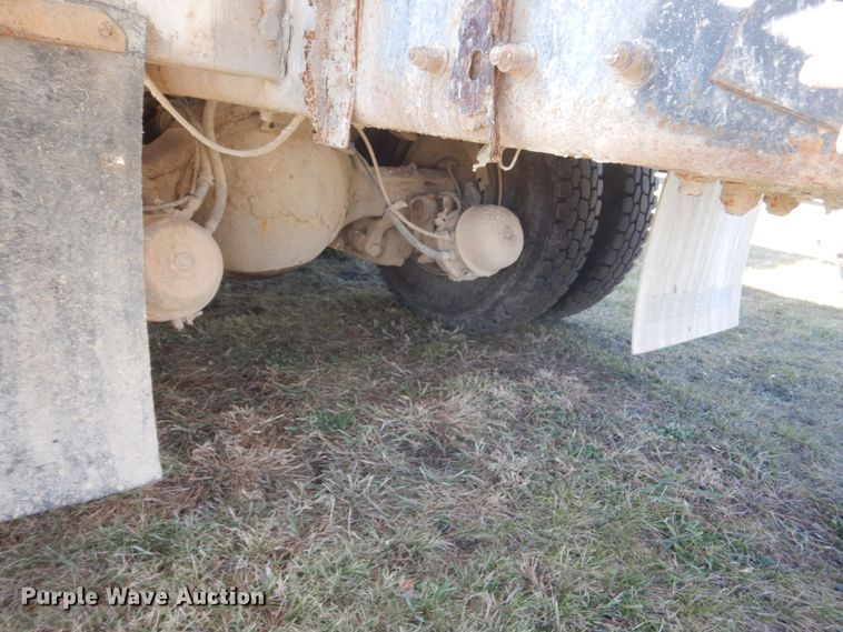 image for item HS9411 1999 International Paystar 5000  ready mix truck