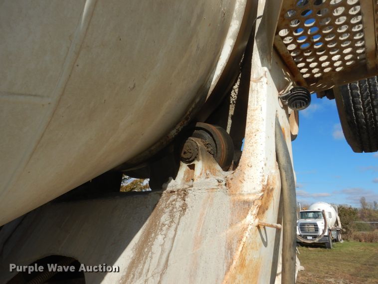 image for item HS9411 1999 International Paystar 5000  ready mix truck