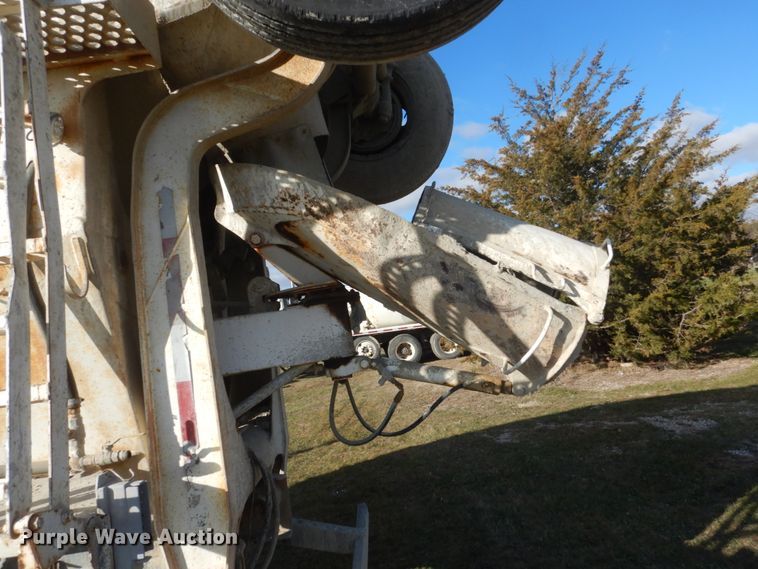 image for item HS9411 1999 International Paystar 5000  ready mix truck