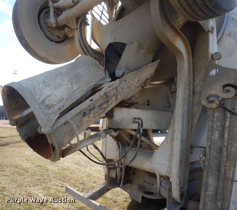 image for item HS9411 1999 International Paystar 5000  ready mix truck