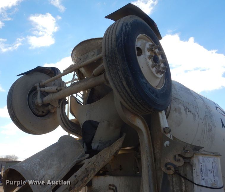 image for item HS9411 1999 International Paystar 5000  ready mix truck