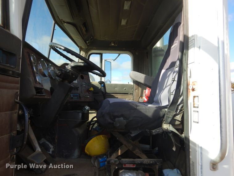 image for item HS9411 1999 International Paystar 5000  ready mix truck