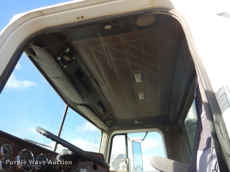 image for item HS9411 1999 International Paystar 5000  ready mix truck