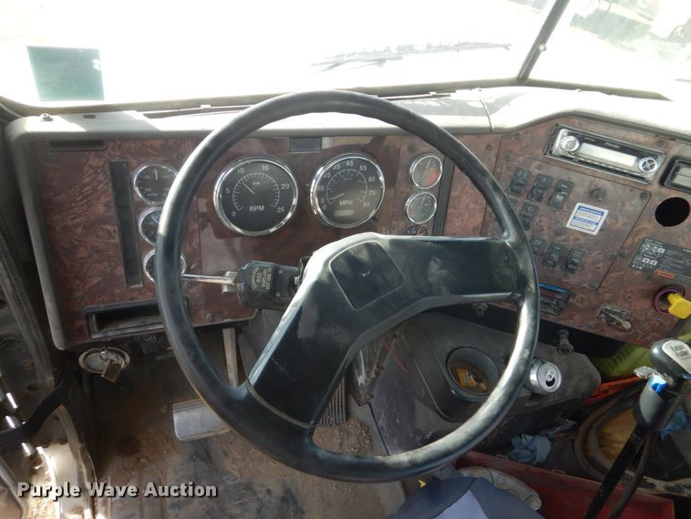 image for item HS9411 1999 International Paystar 5000  ready mix truck