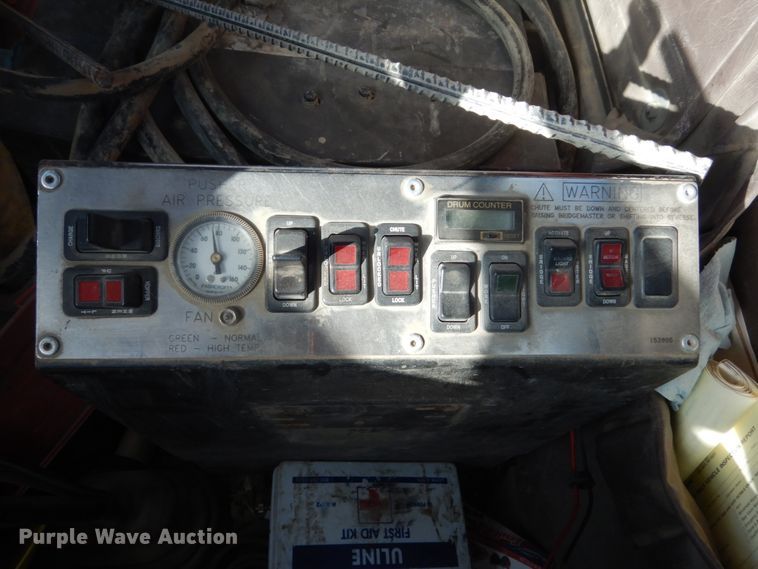 image for item HS9411 1999 International Paystar 5000  ready mix truck