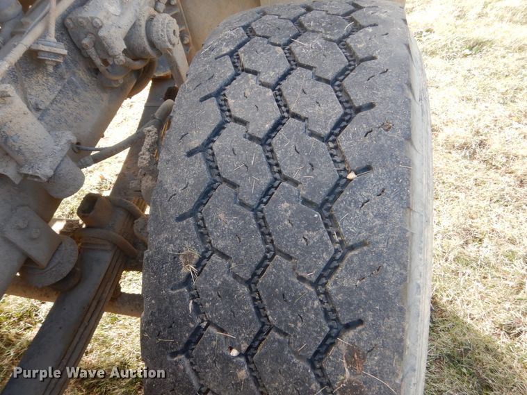 image for item HS9411 1999 International Paystar 5000  ready mix truck