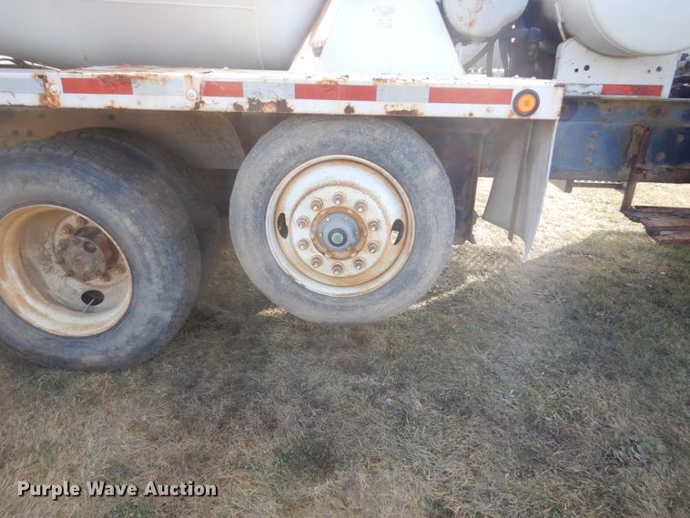 image for item HS9411 1999 International Paystar 5000  ready mix truck